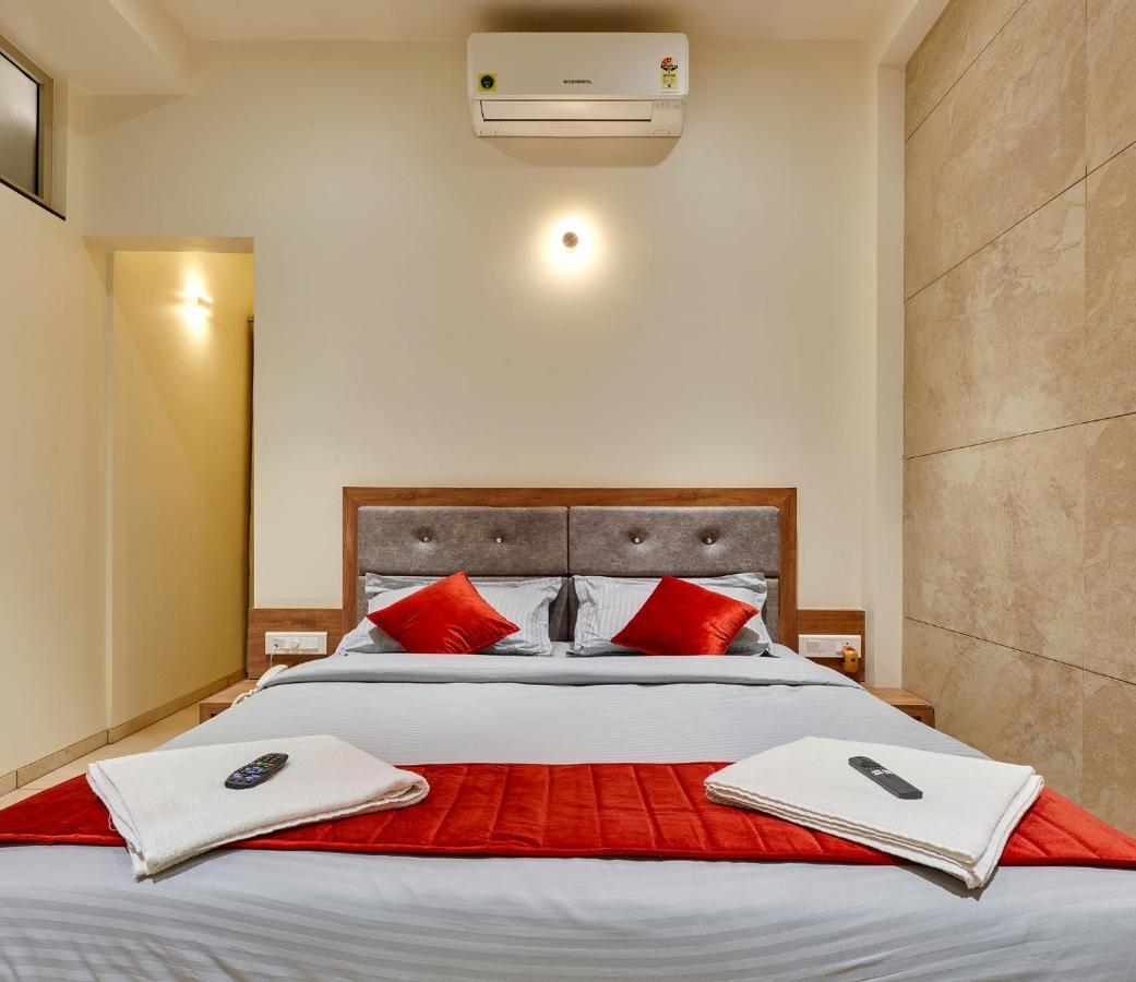 Hotel Swamini Kolhapur Buitenkant foto