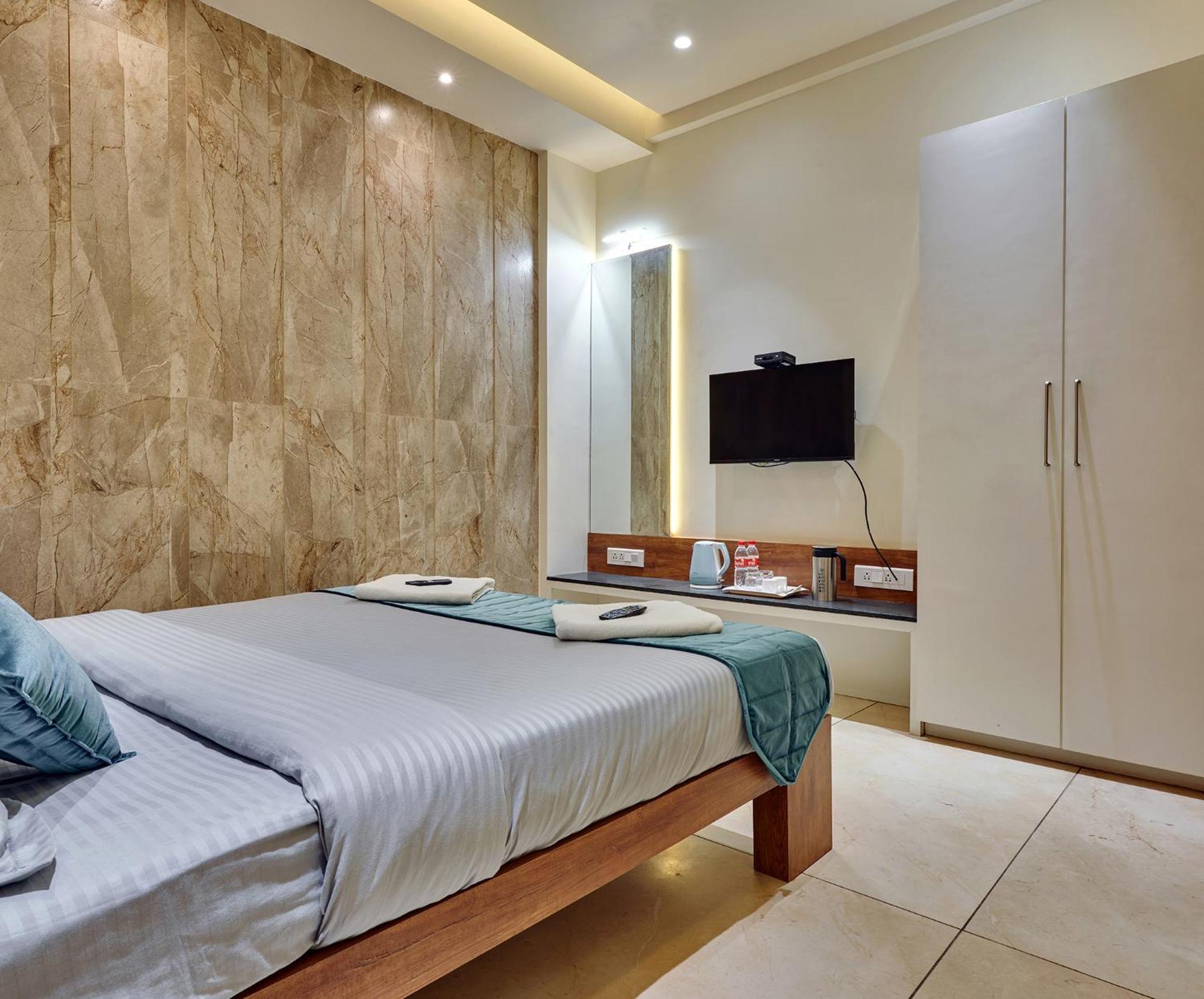 Hotel Swamini Kolhapur Buitenkant foto